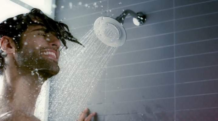 暑さ対策にも 冷たいシャワーを浴びると涼しくなるだけじゃない嬉しい５つの効果とは やーくだっつ